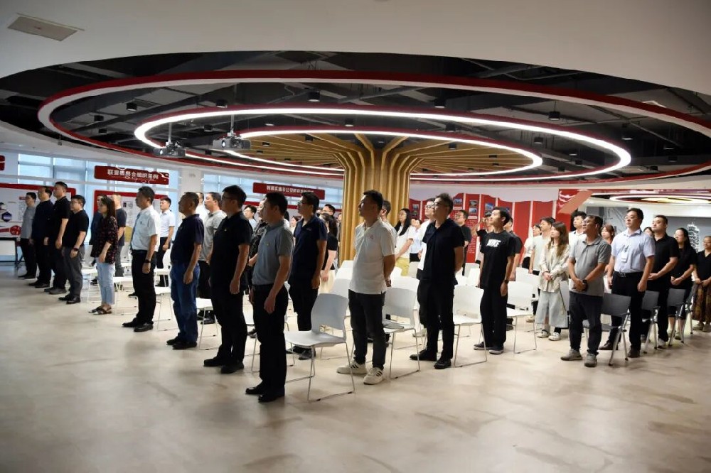 【黨建園地】鄭投產(chǎn)業(yè)園黨支部組織觀看紀念中國人民抗日戰(zhàn)爭暨世界反法西斯戰(zhàn)爭勝利80周年大會直播